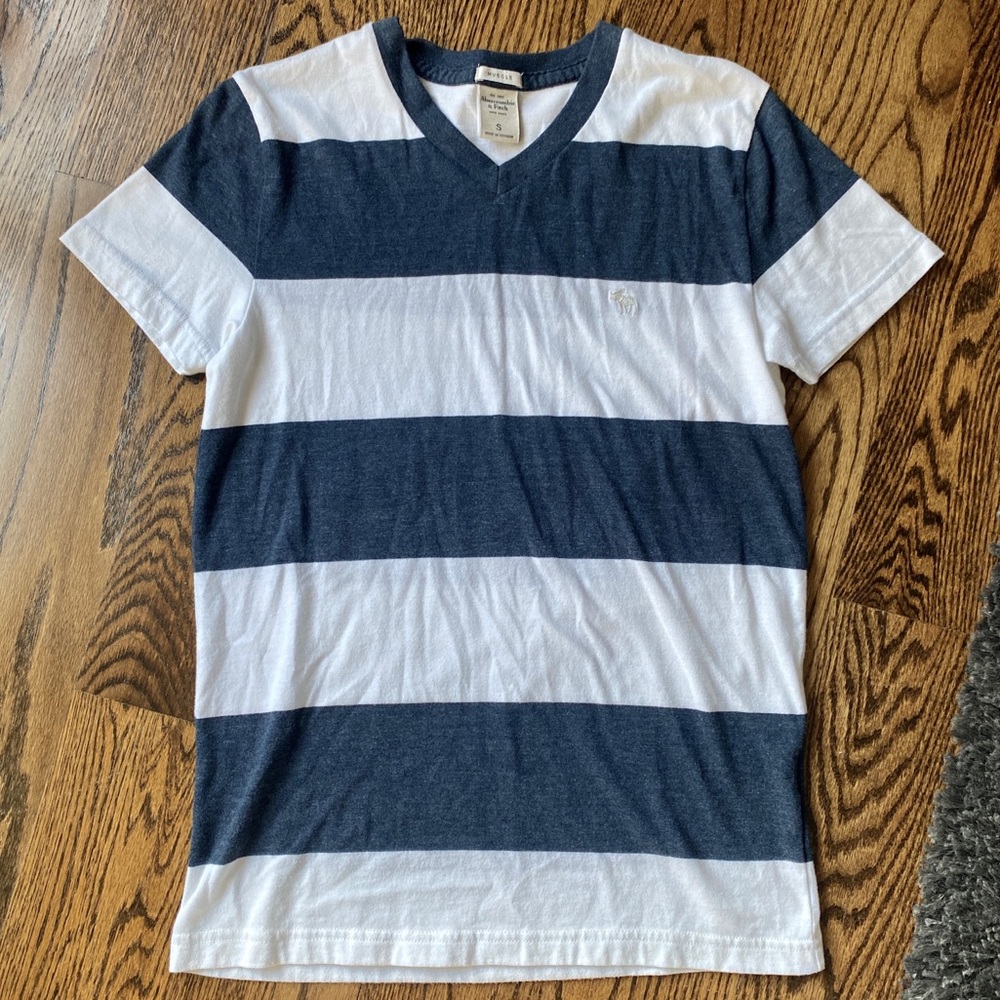 Like New Abercrombie & Fitch V-Neck Navy & White Striped Muscle Fit SS tee